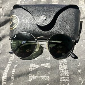 Ray-Ban Black Round Metal Sunglasses with Dark Green Lenses